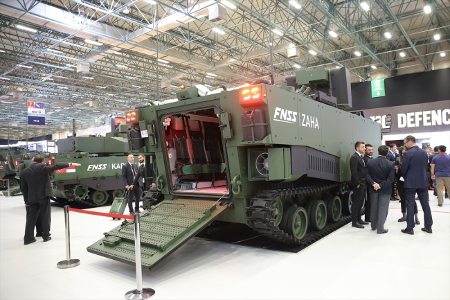 Zırhlı Amfibi Hücum Aracı tanıtıldı